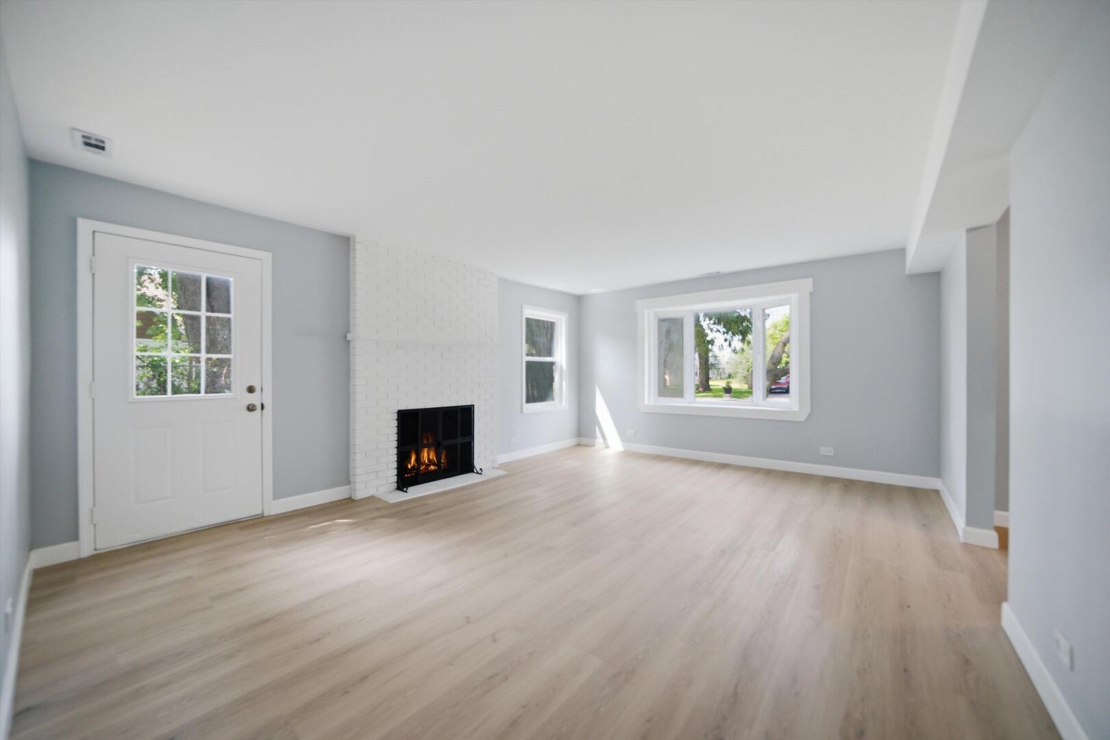 15811 S Whipple Avenue Property Photo 6