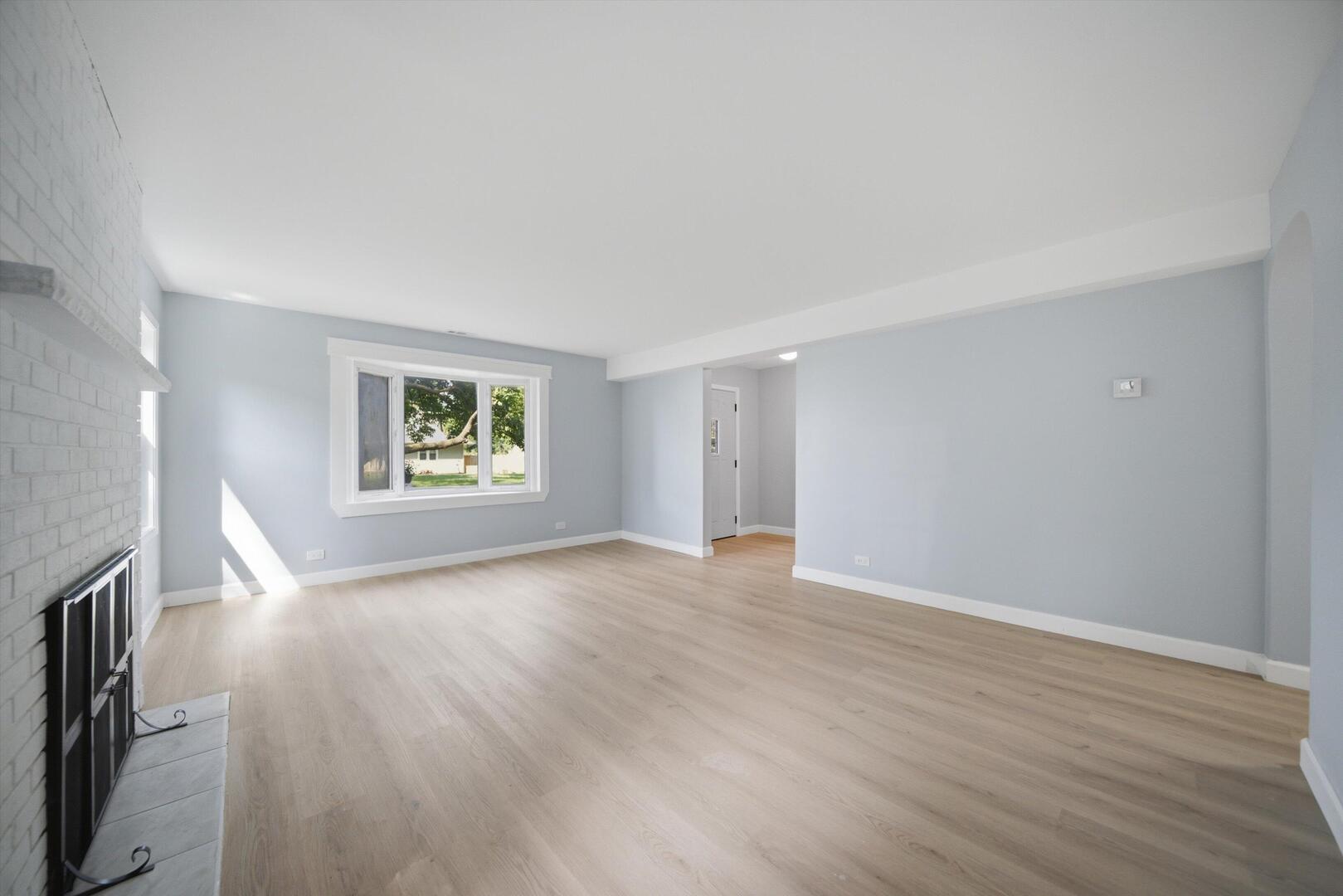 15811 S Whipple Avenue Property Photo 8