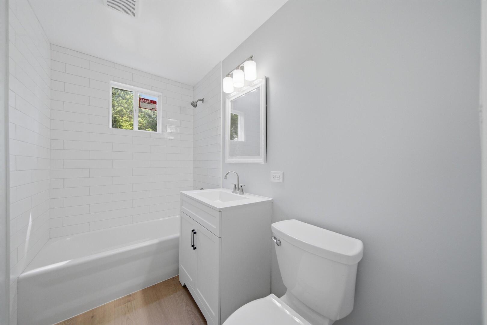 15811 S Whipple Avenue Property Photo 10