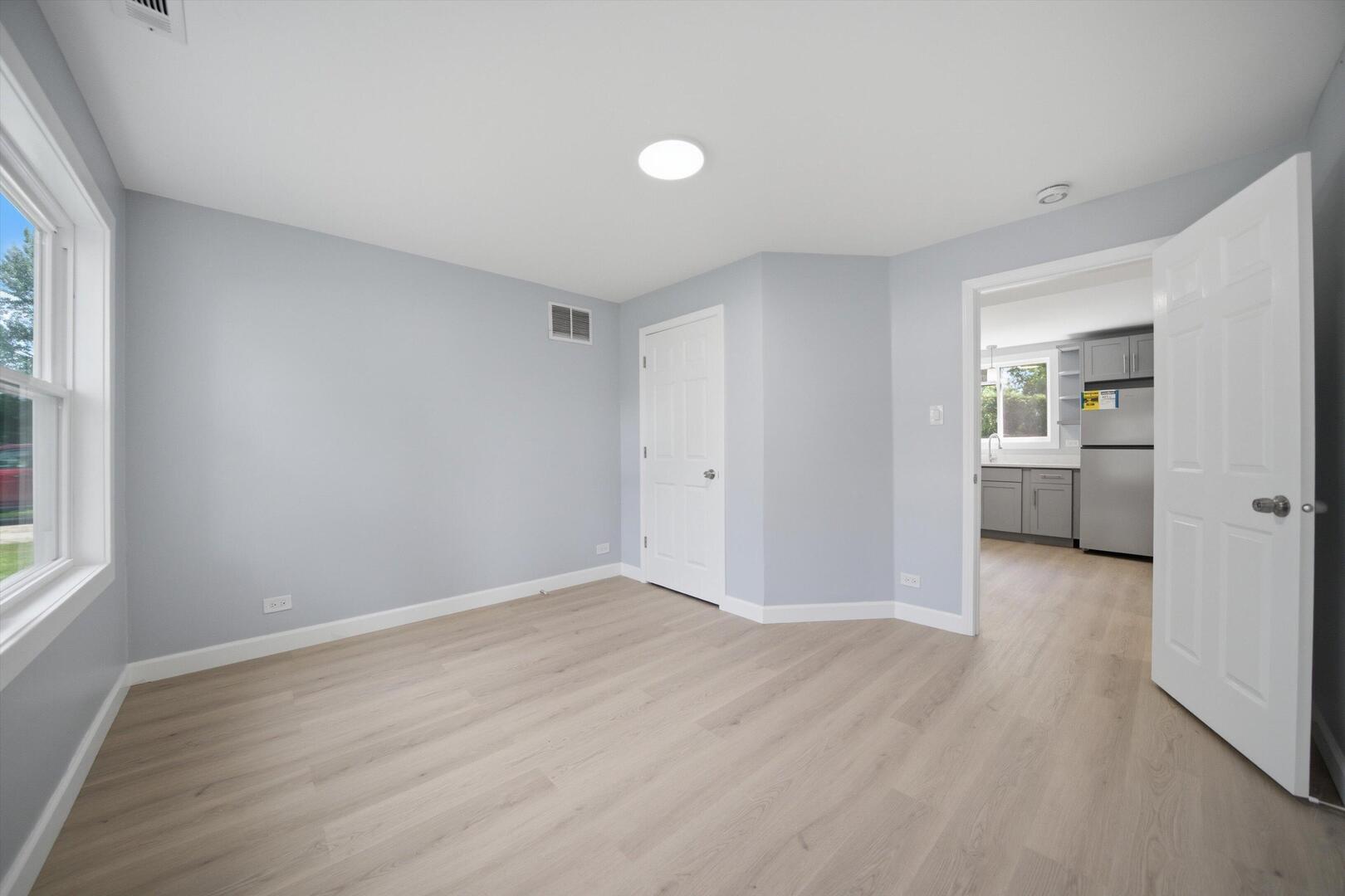 15811 S Whipple Avenue Property Photo 13