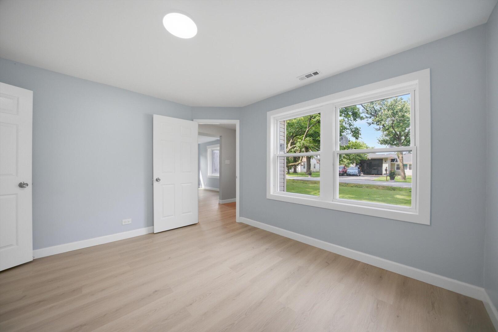 15811 S Whipple Avenue Property Photo 14