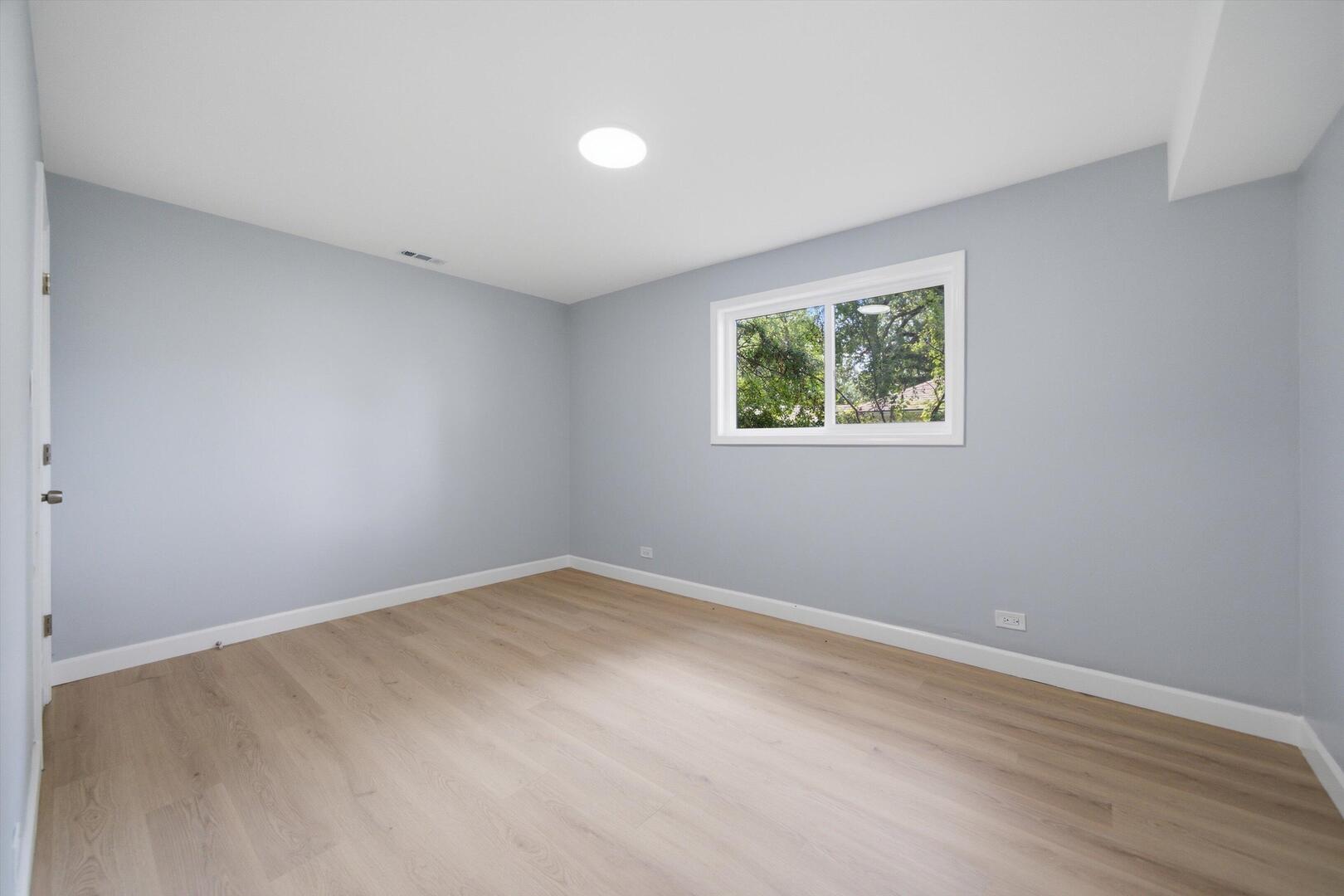 15811 S Whipple Avenue Property Photo 17