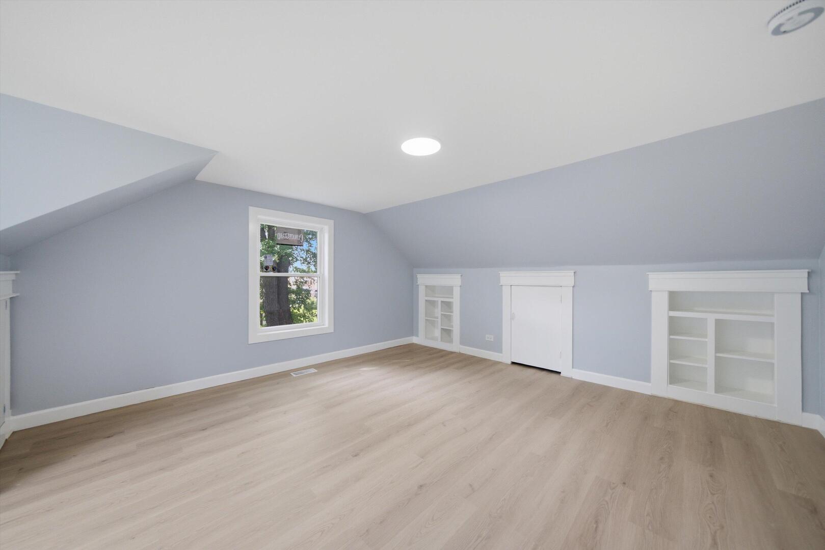 15811 S Whipple Avenue Property Photo 22