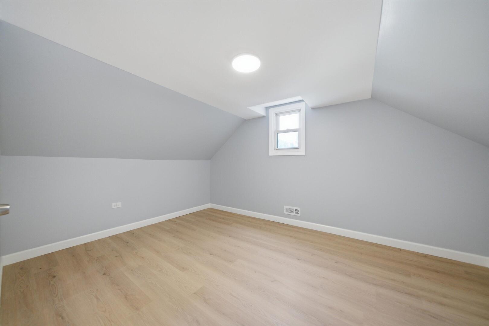 15811 S Whipple Avenue Property Photo 23