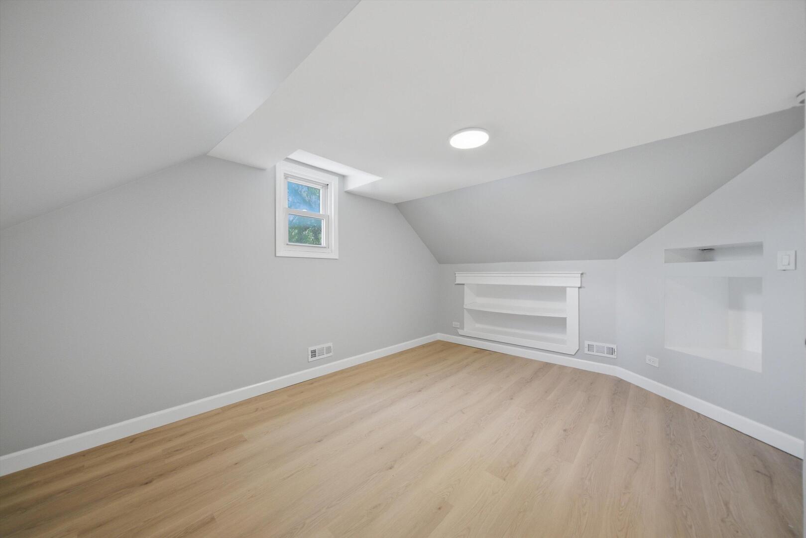 15811 S Whipple Avenue Property Photo 24