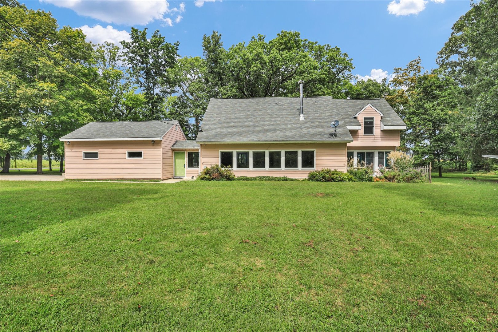 3514 N High Cross Road Property Photo 1
