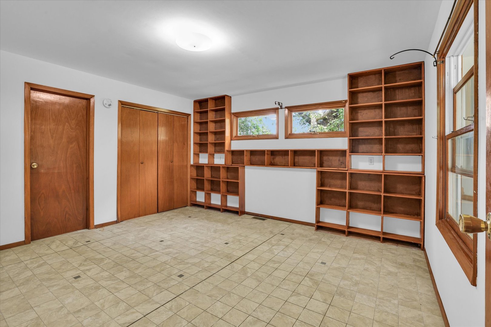 3514 N High Cross Road Property Photo 4