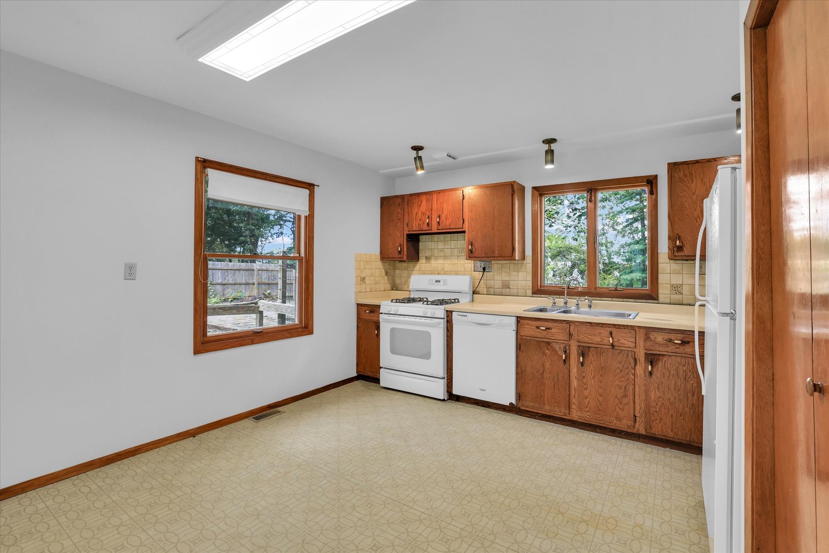 3514 N High Cross Road Property Photo 20