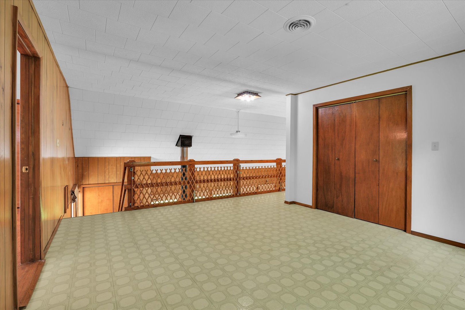 3514 N High Cross Road Property Photo 28