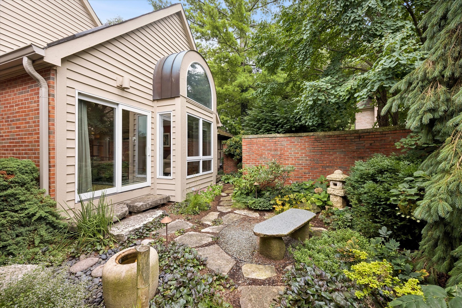 1208 Fox Trail Court Property Photo 2
