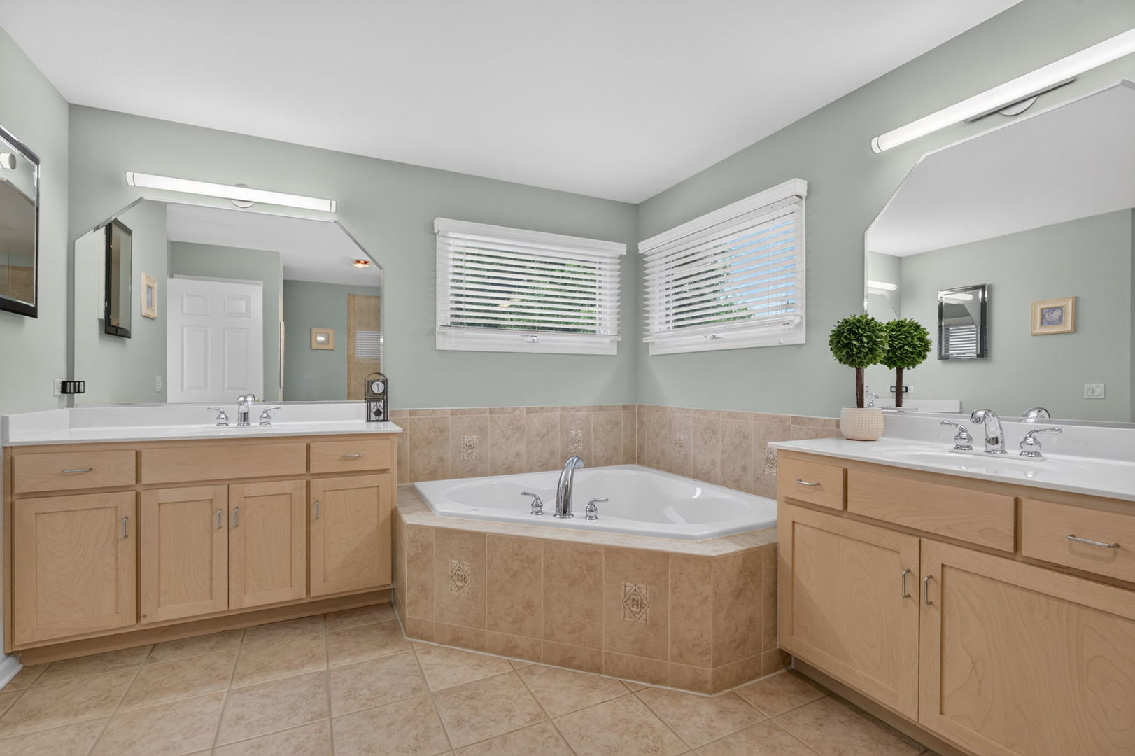 24735 Illini Drive Property Photo 36