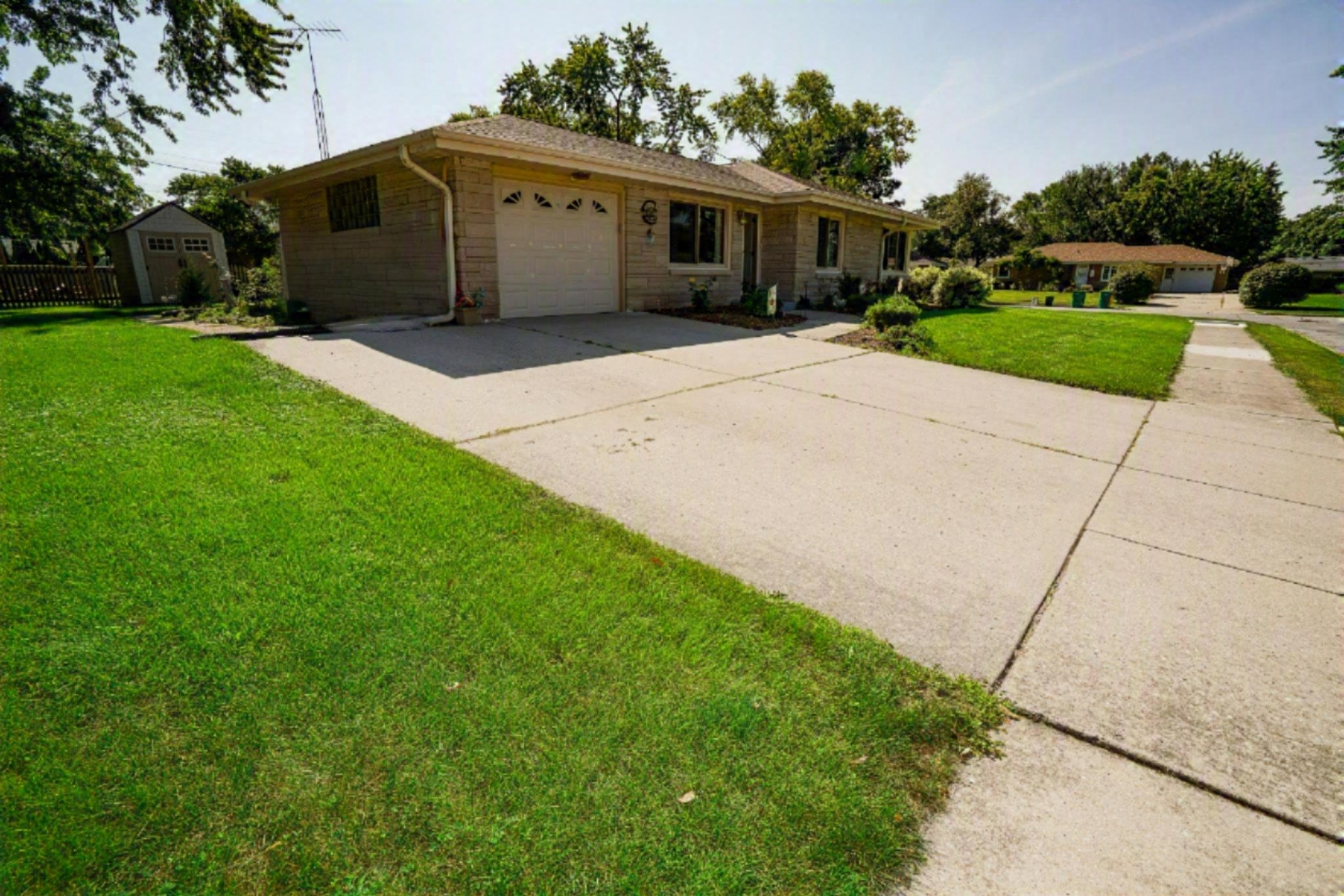 2011 Douglas Street Property Photo 2