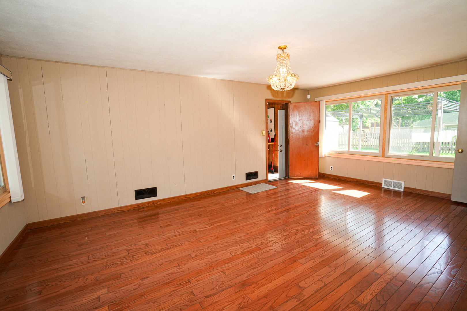 2011 Douglas Street Property Photo 4