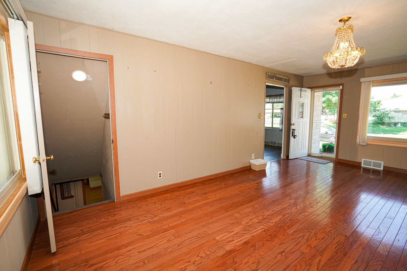 2011 Douglas Street Property Photo 6