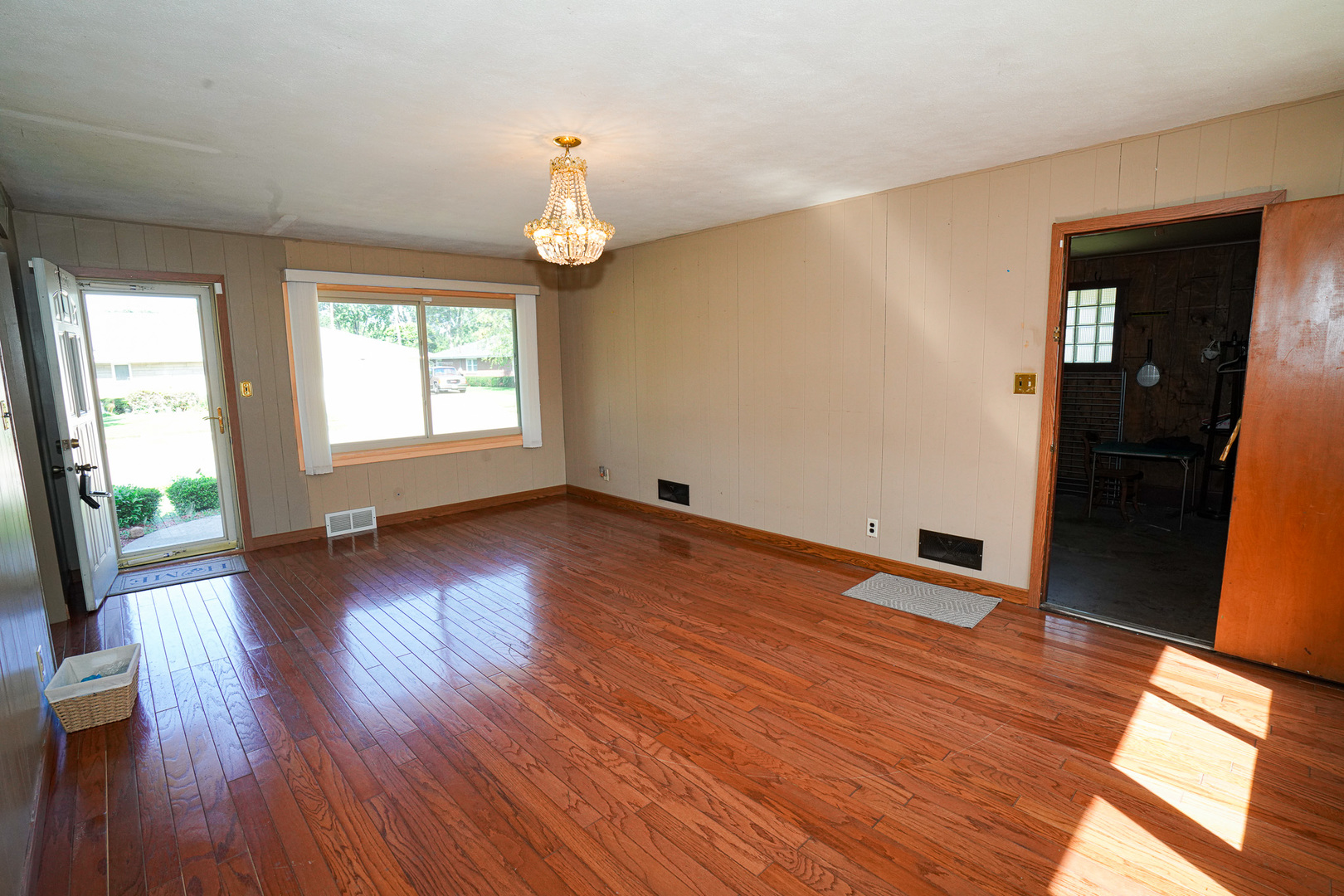 2011 Douglas Street Property Photo 7