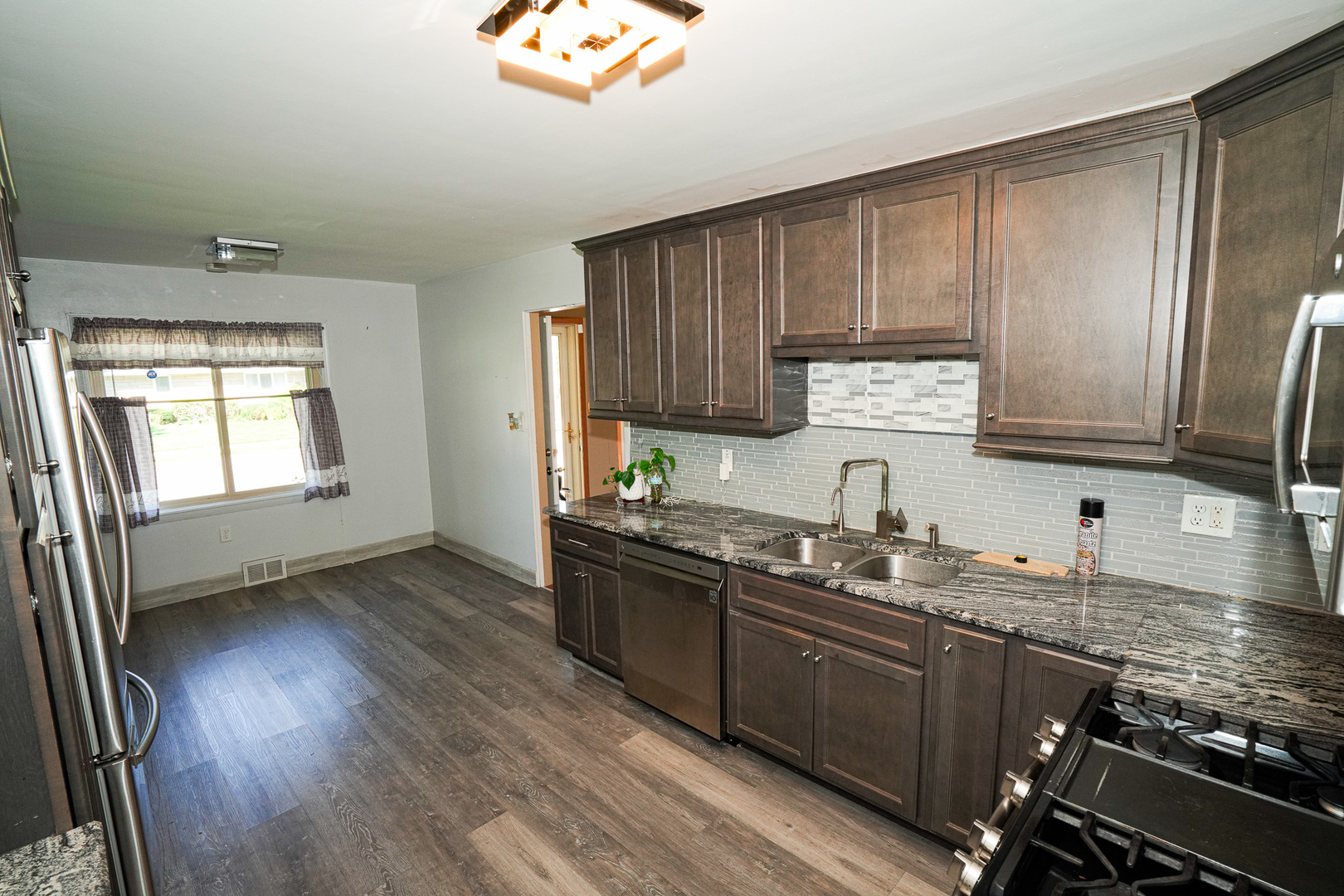 2011 Douglas Street Property Photo 8