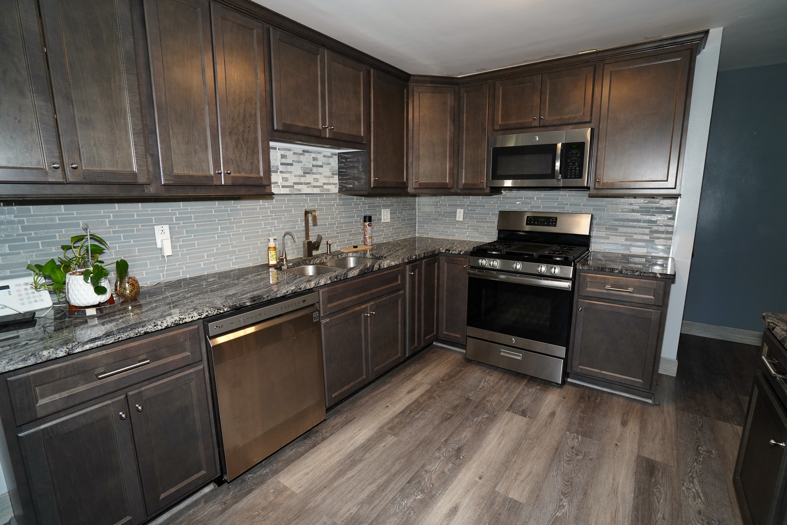 2011 Douglas Street Property Photo 9