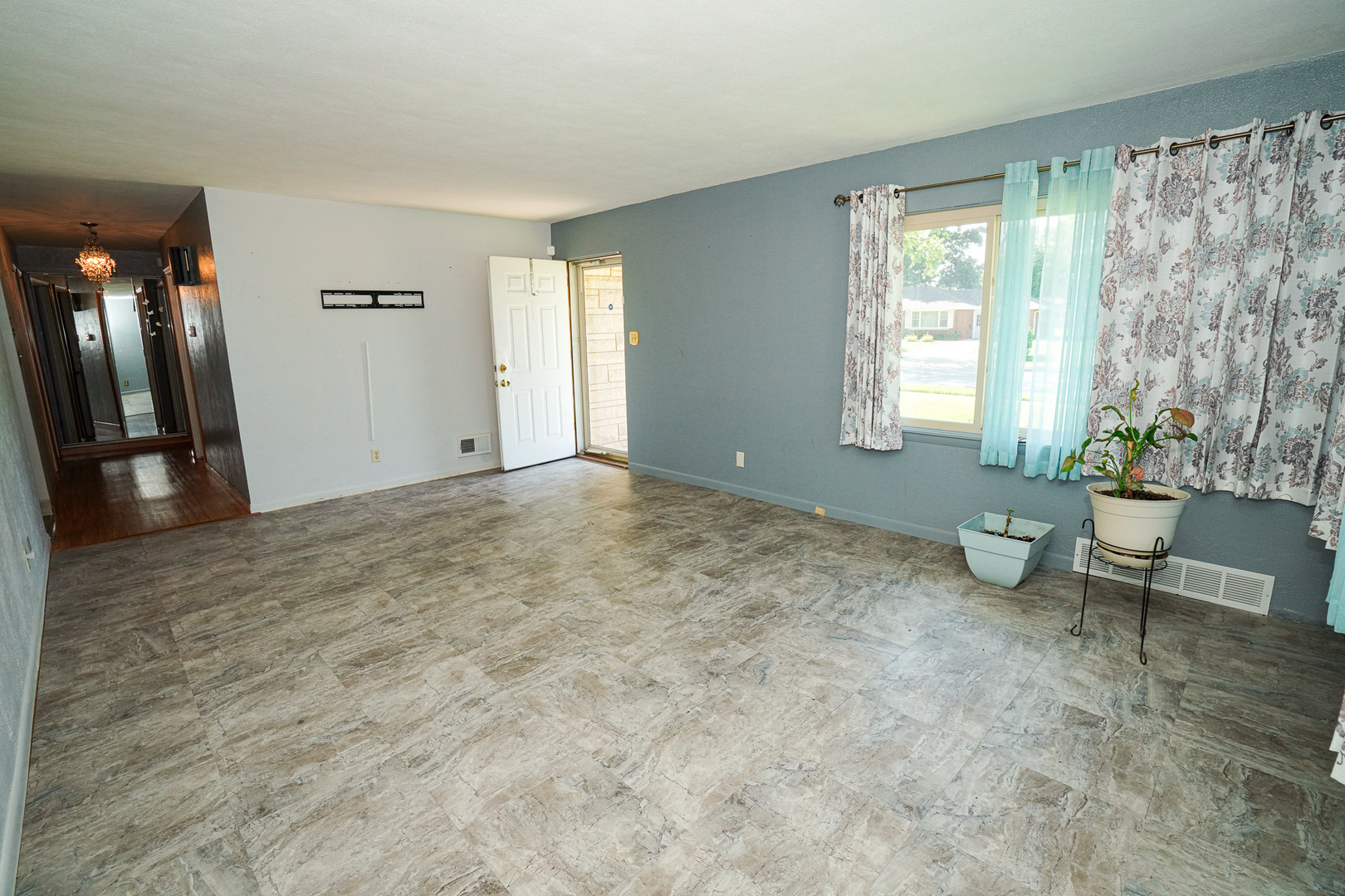 2011 Douglas Street Property Photo 12