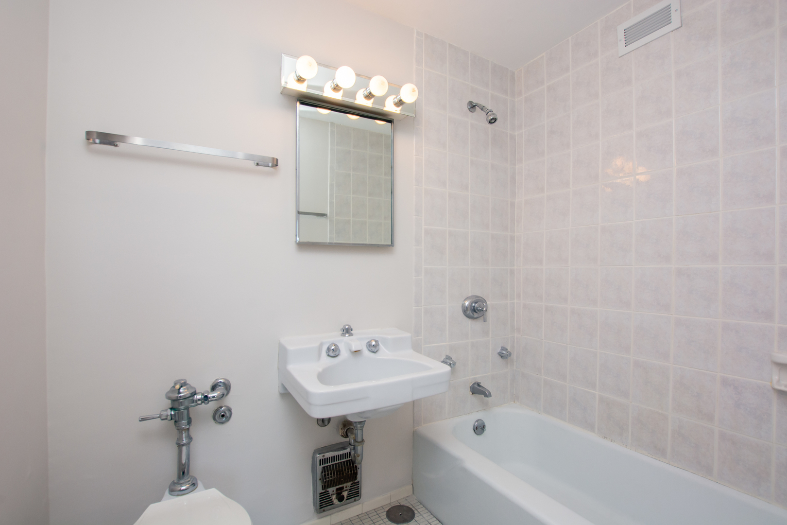 1401 E 55th Street 509n Property Photo 4