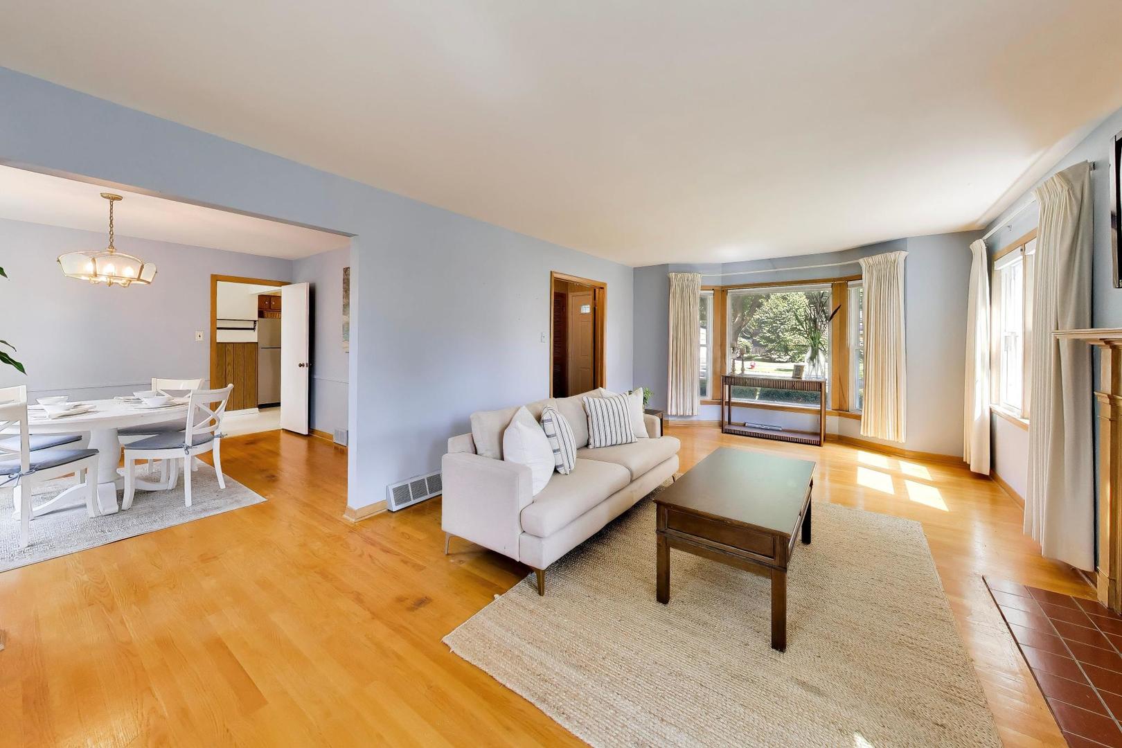 228 S Dwyer Avenue Property Photo 4