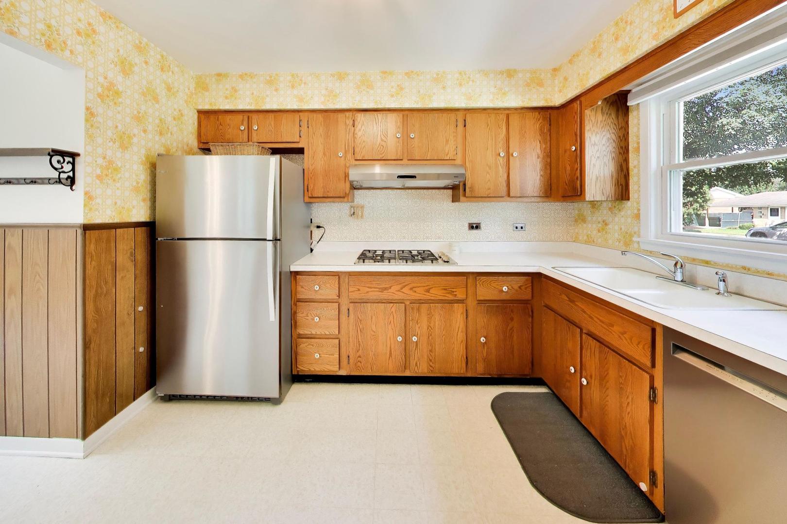 228 S Dwyer Avenue Property Photo 7
