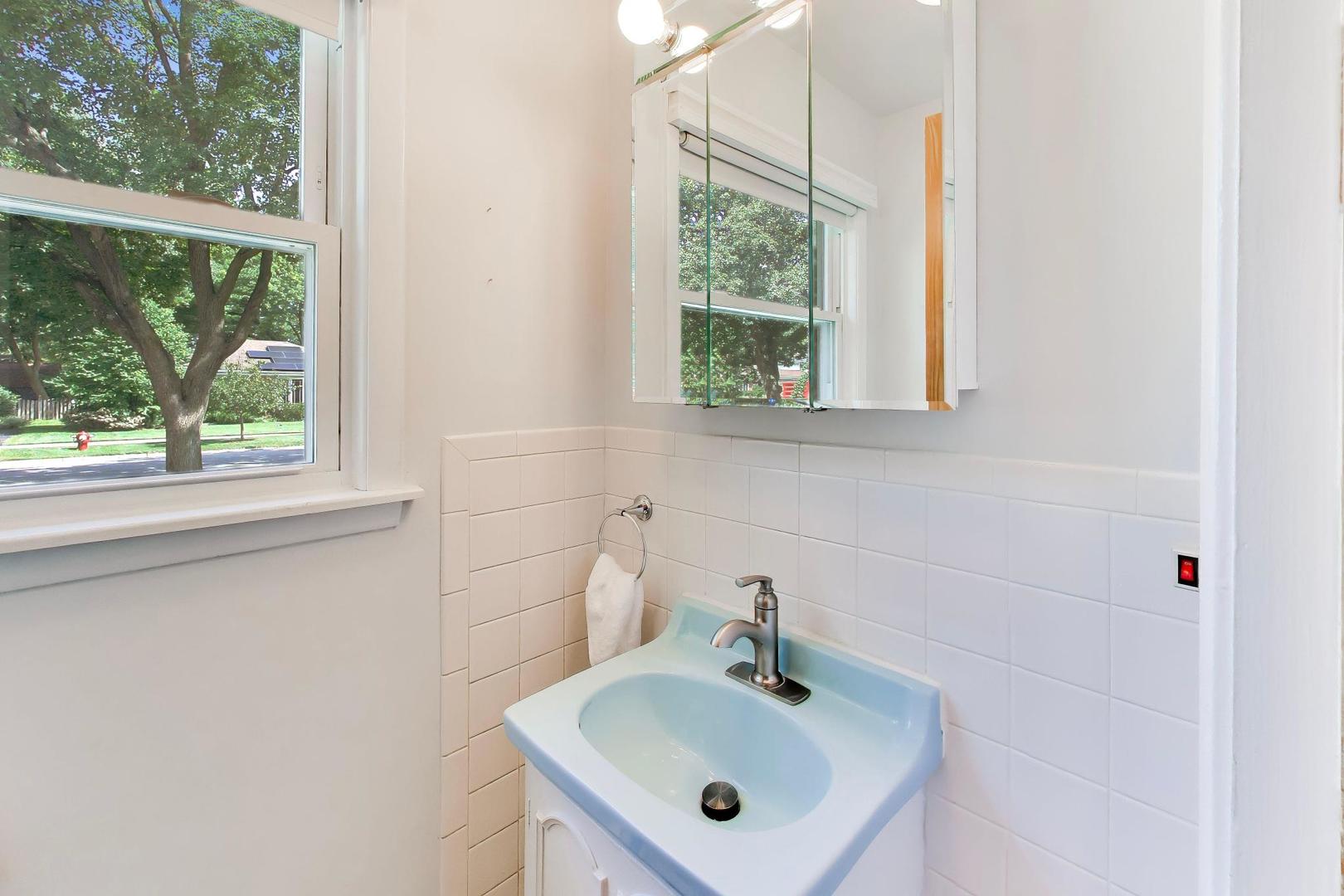 228 S Dwyer Avenue Property Photo 12