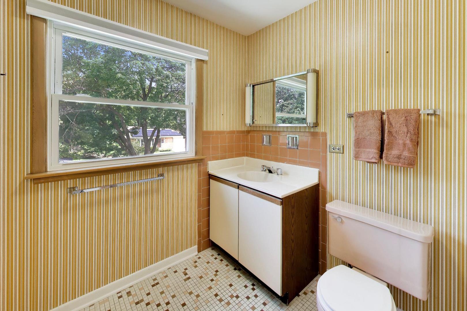 228 S Dwyer Avenue Property Photo 16