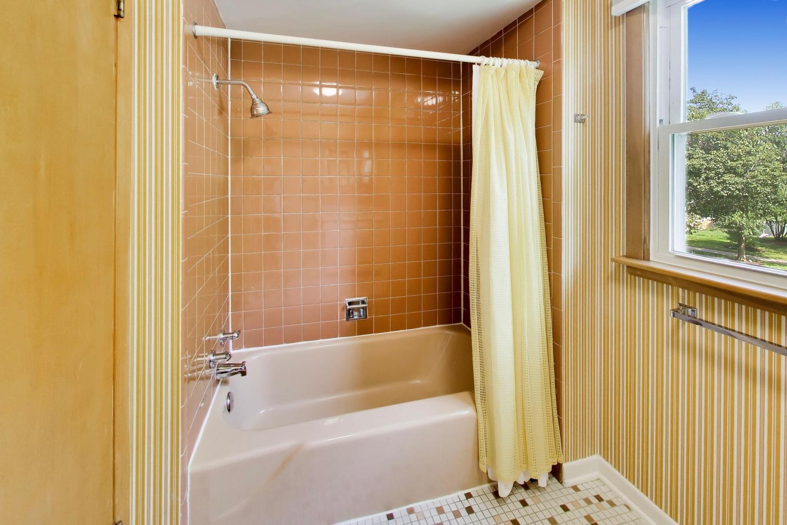 228 S Dwyer Avenue Property Photo 17