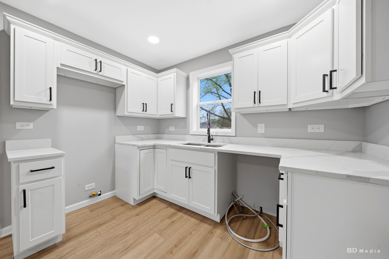 3300 Butler Avenue Property Photo 10