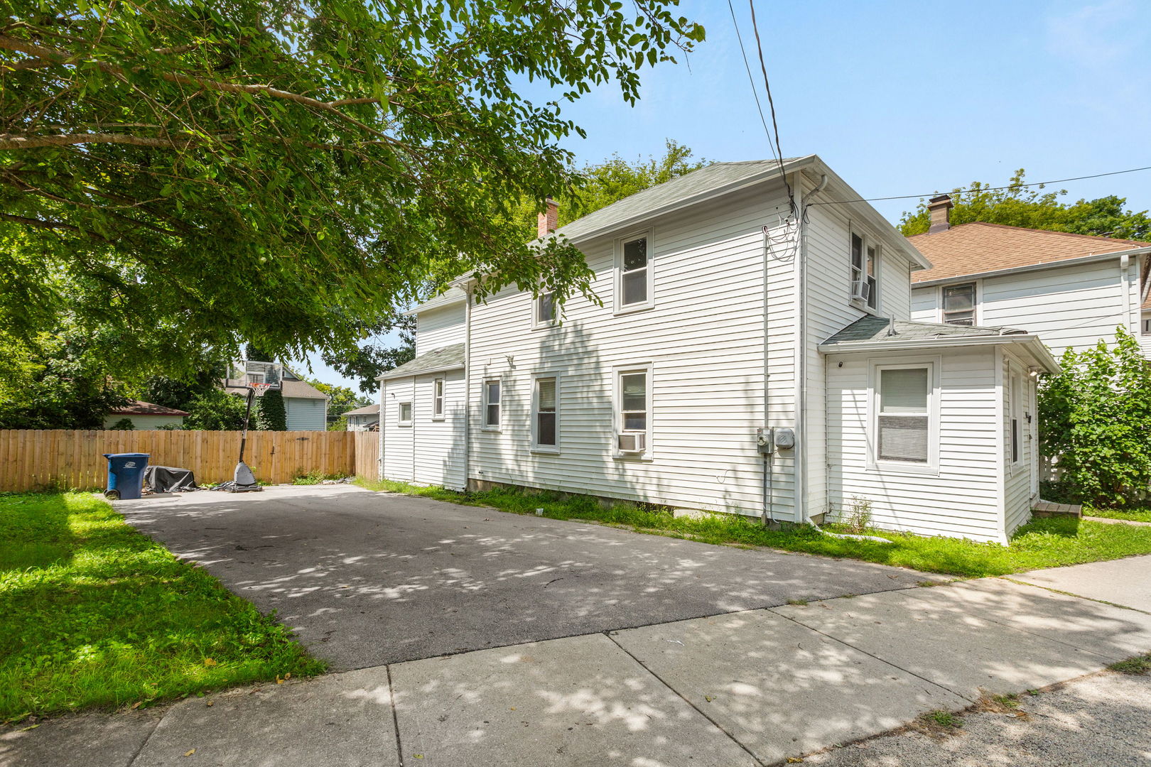 556 Caroline Place Property Photo 17