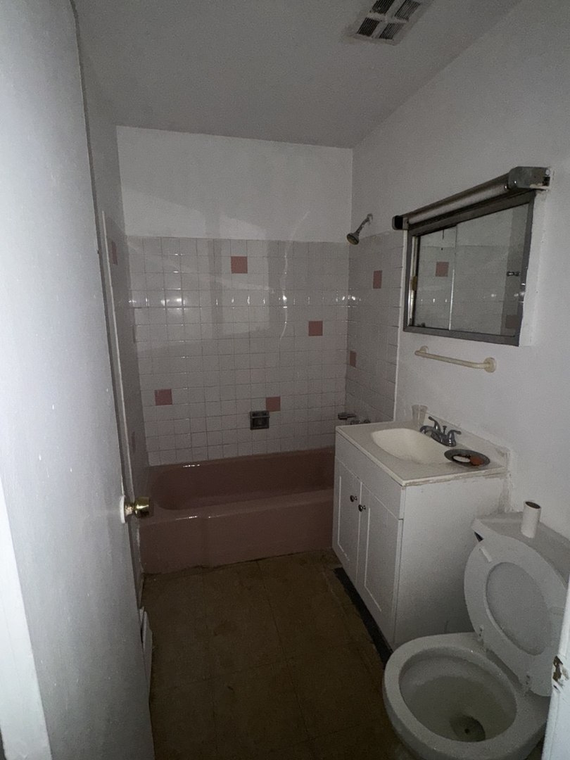 8807 S Cottage Grove Avenue Property Photo 3