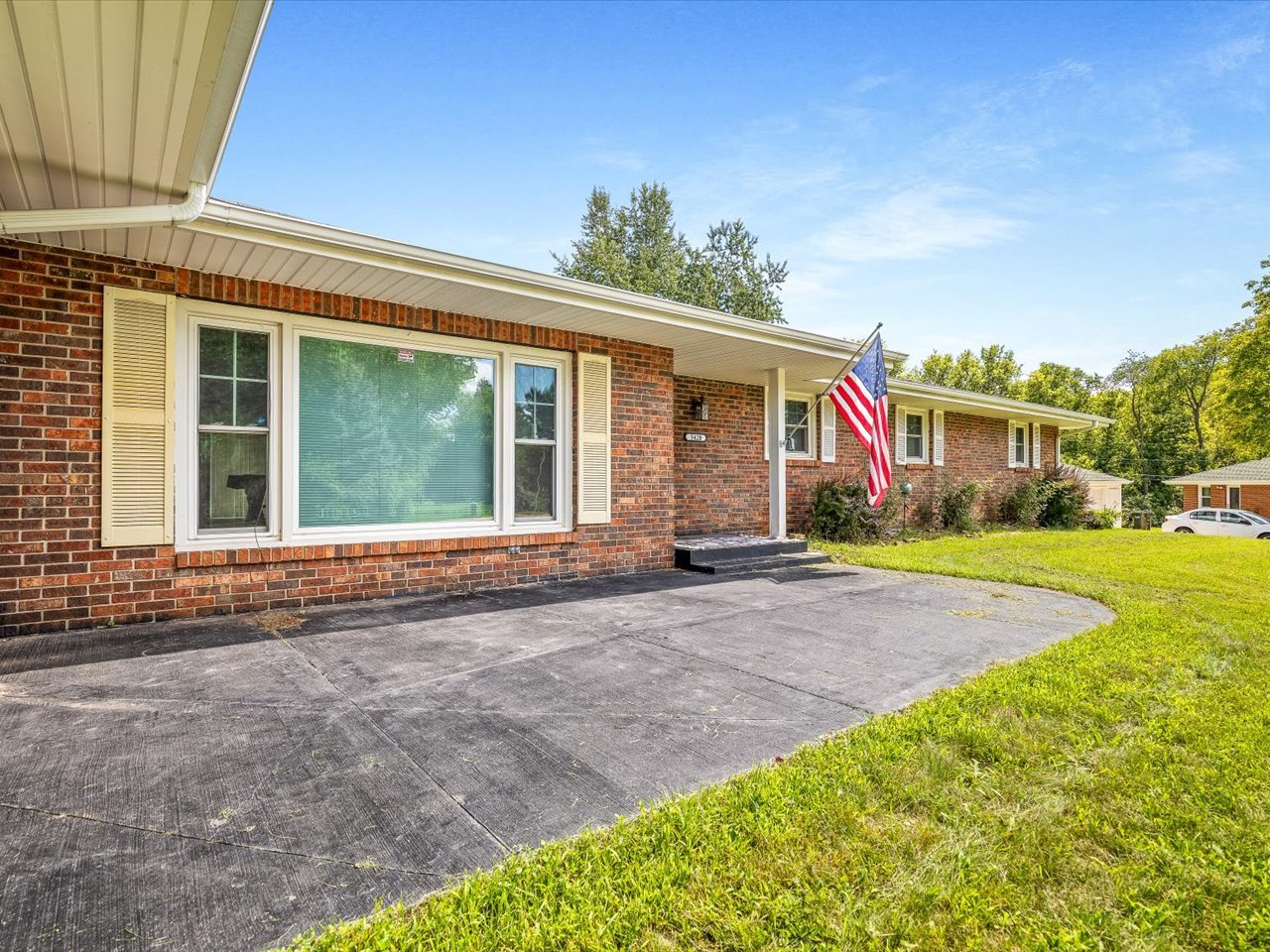 5420 Golden Prairie Circle Property Photo 4