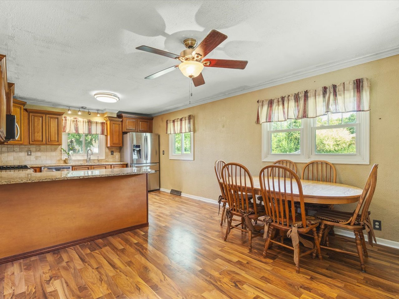 5420 Golden Prairie Circle Property Photo 6