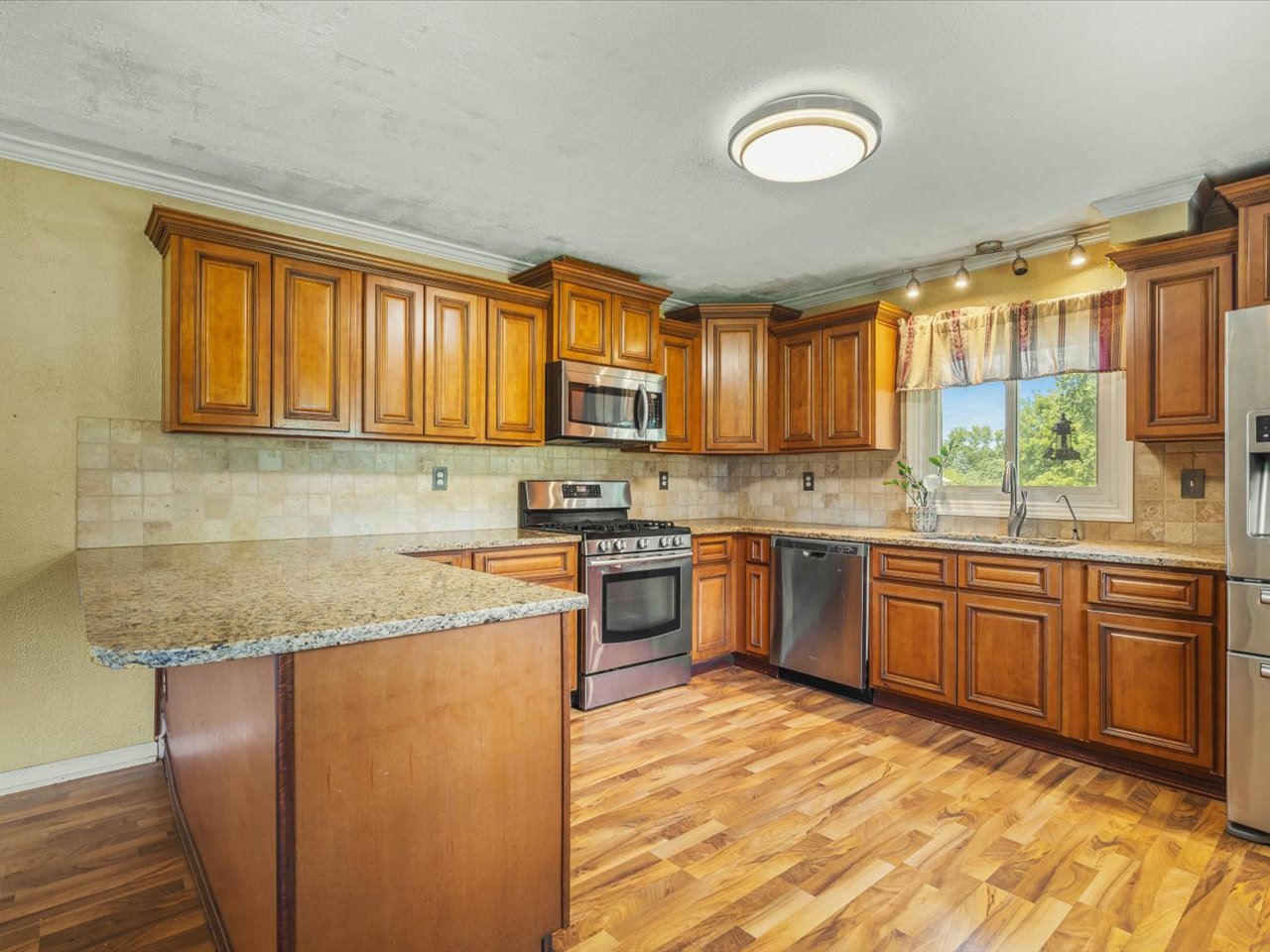 5420 Golden Prairie Circle Property Photo 7
