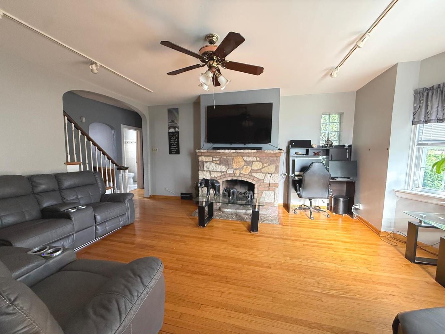 6206 W Barry Avenue Property Photo 2