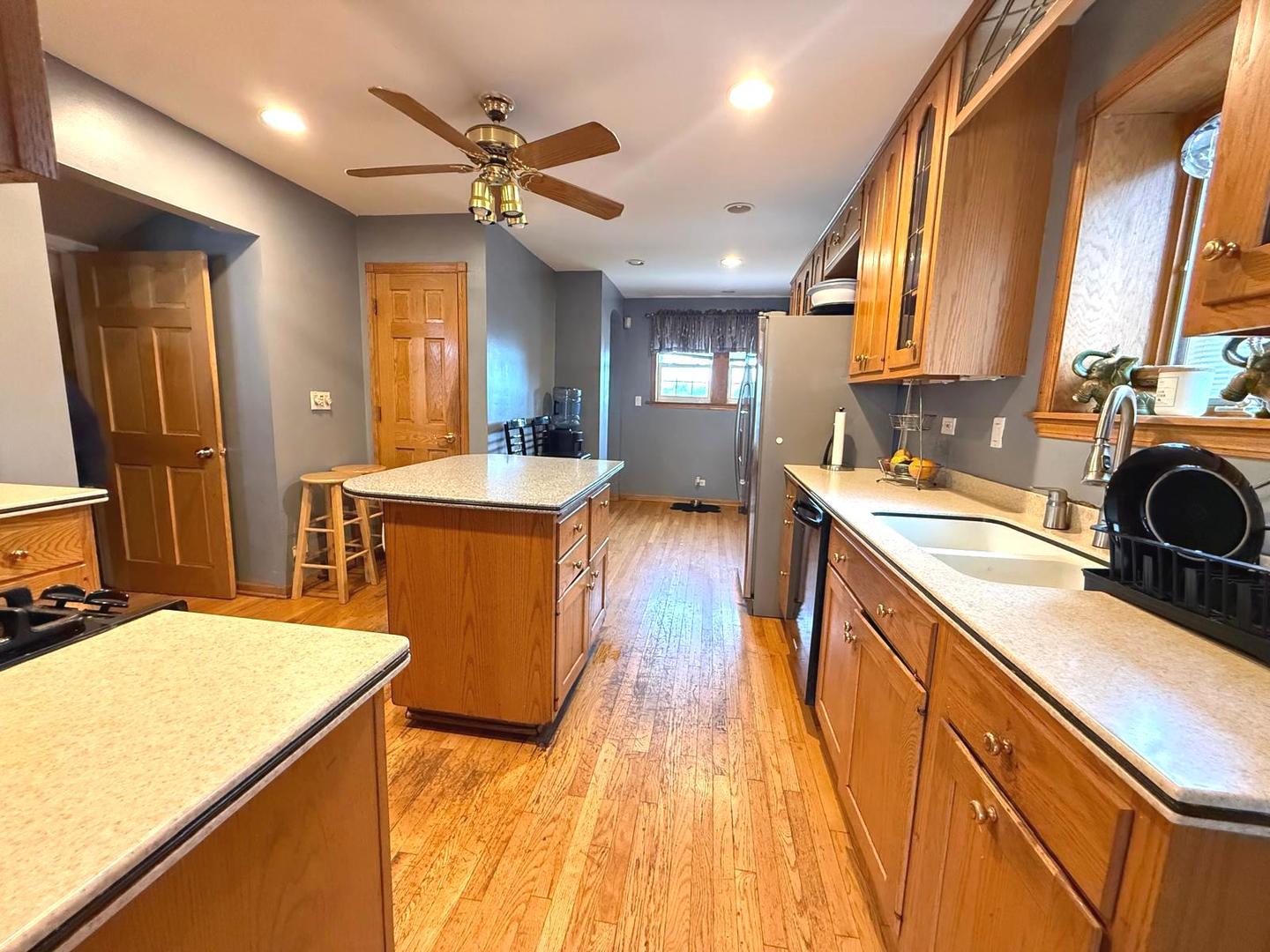 6206 W Barry Avenue Property Photo 5