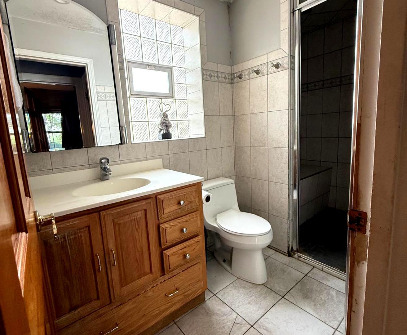 6206 W Barry Avenue Property Photo 8
