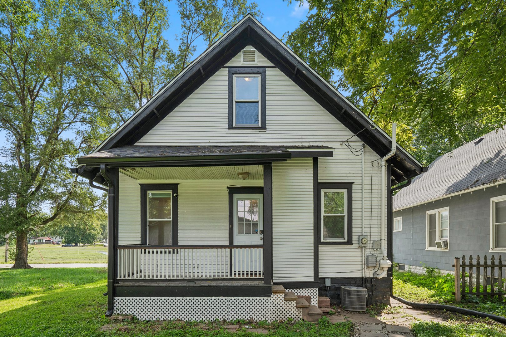 913 12th Avenue Property Photo 3