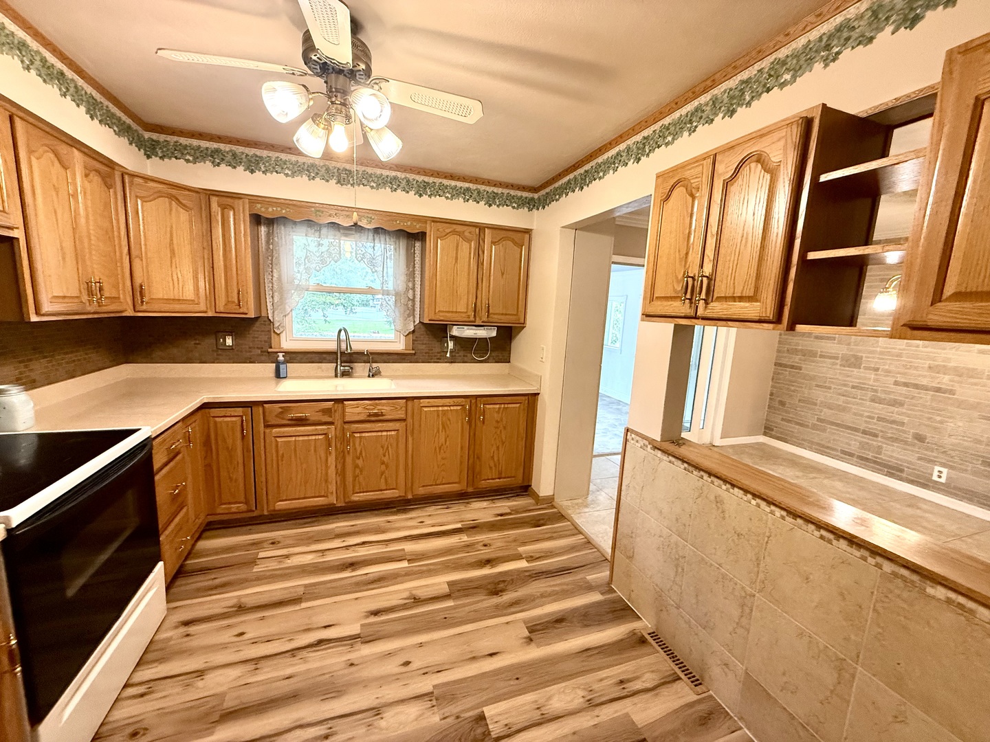 1059 Meadow Lane Property Photo 3