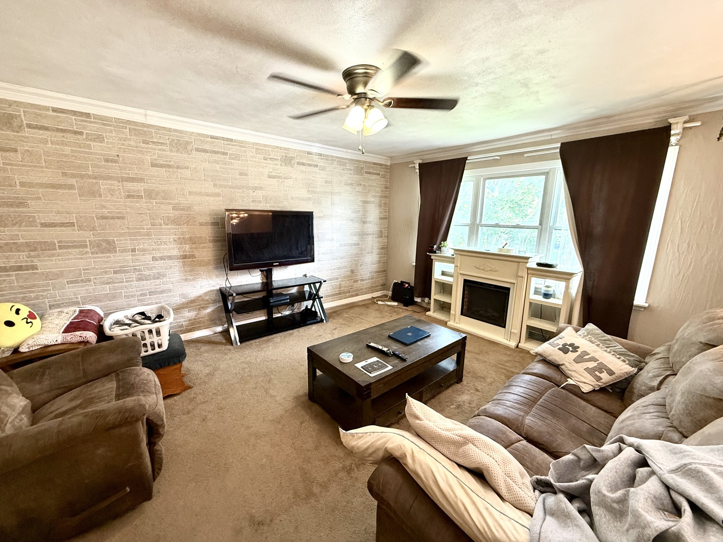 1059 Meadow Lane Property Photo 4
