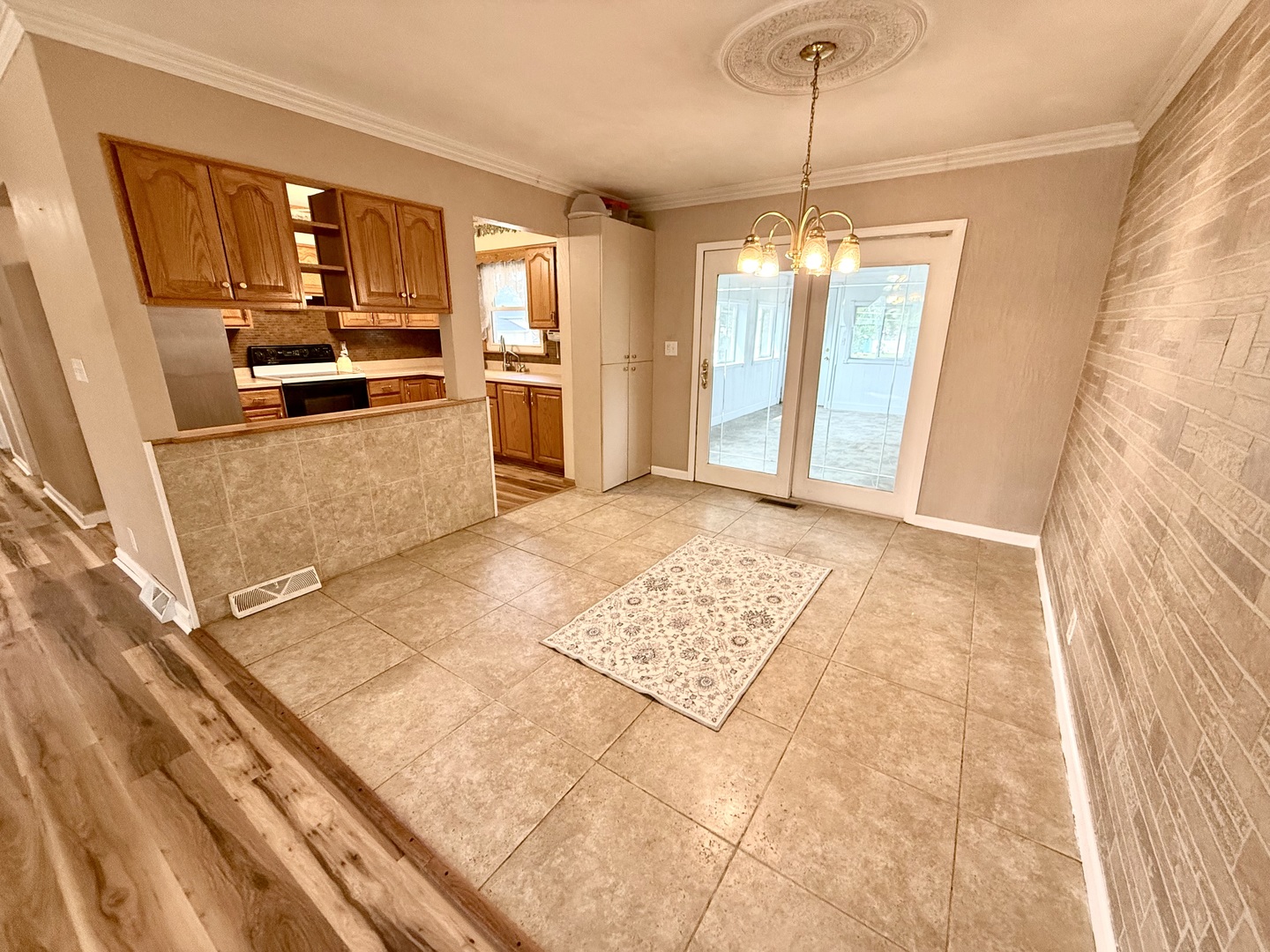 1059 Meadow Lane Property Photo 8