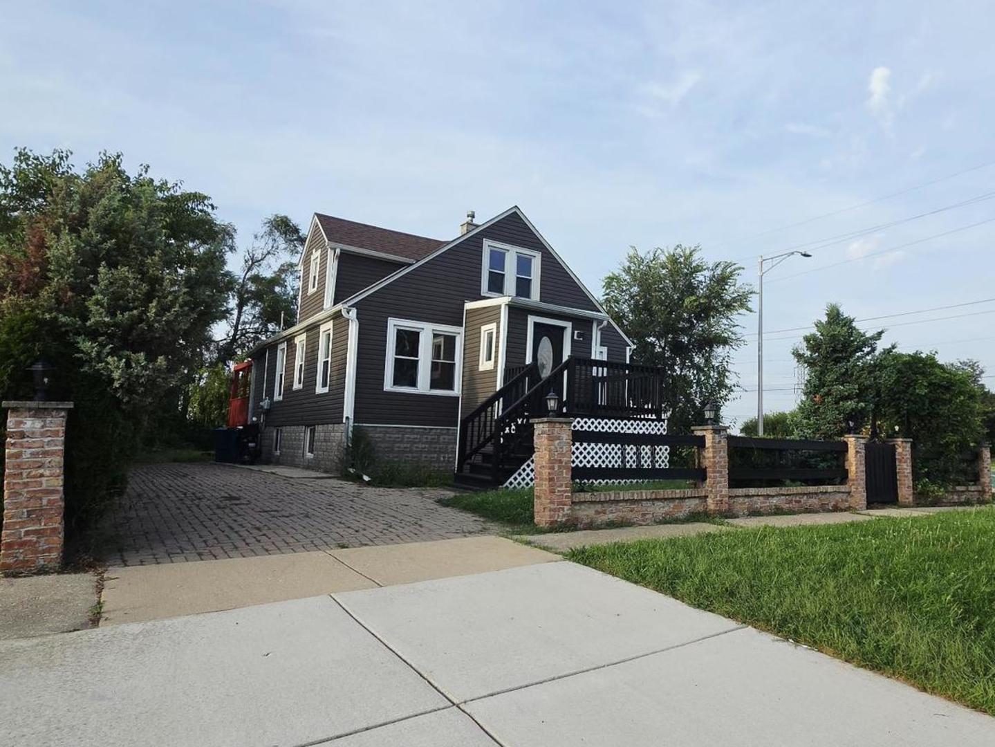 7000 W 71st Place Property Photo 1