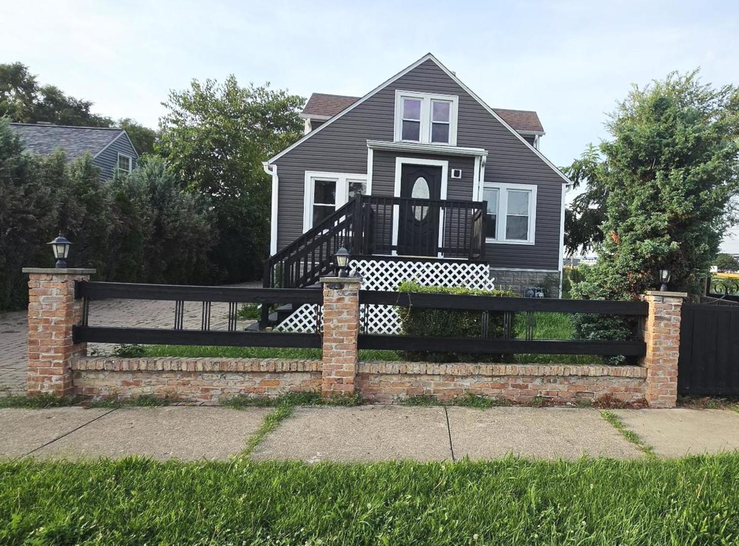 7000 W 71st Place Property Photo 2