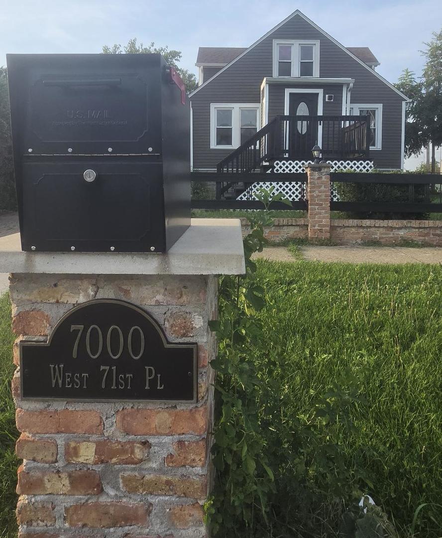 7000 W 71st Place Property Photo 4
