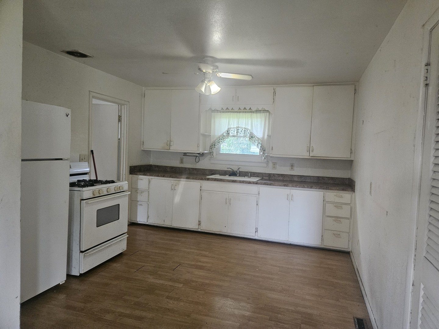 208 W 18th Street Property Photo 8