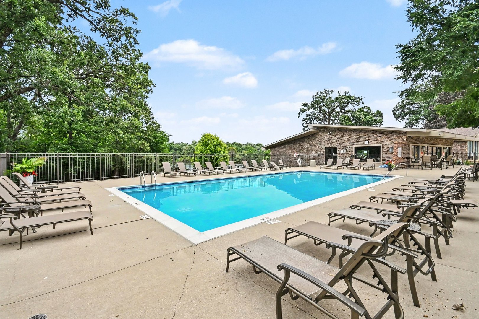 120 Lakeview Drive 519 Property Photo 21
