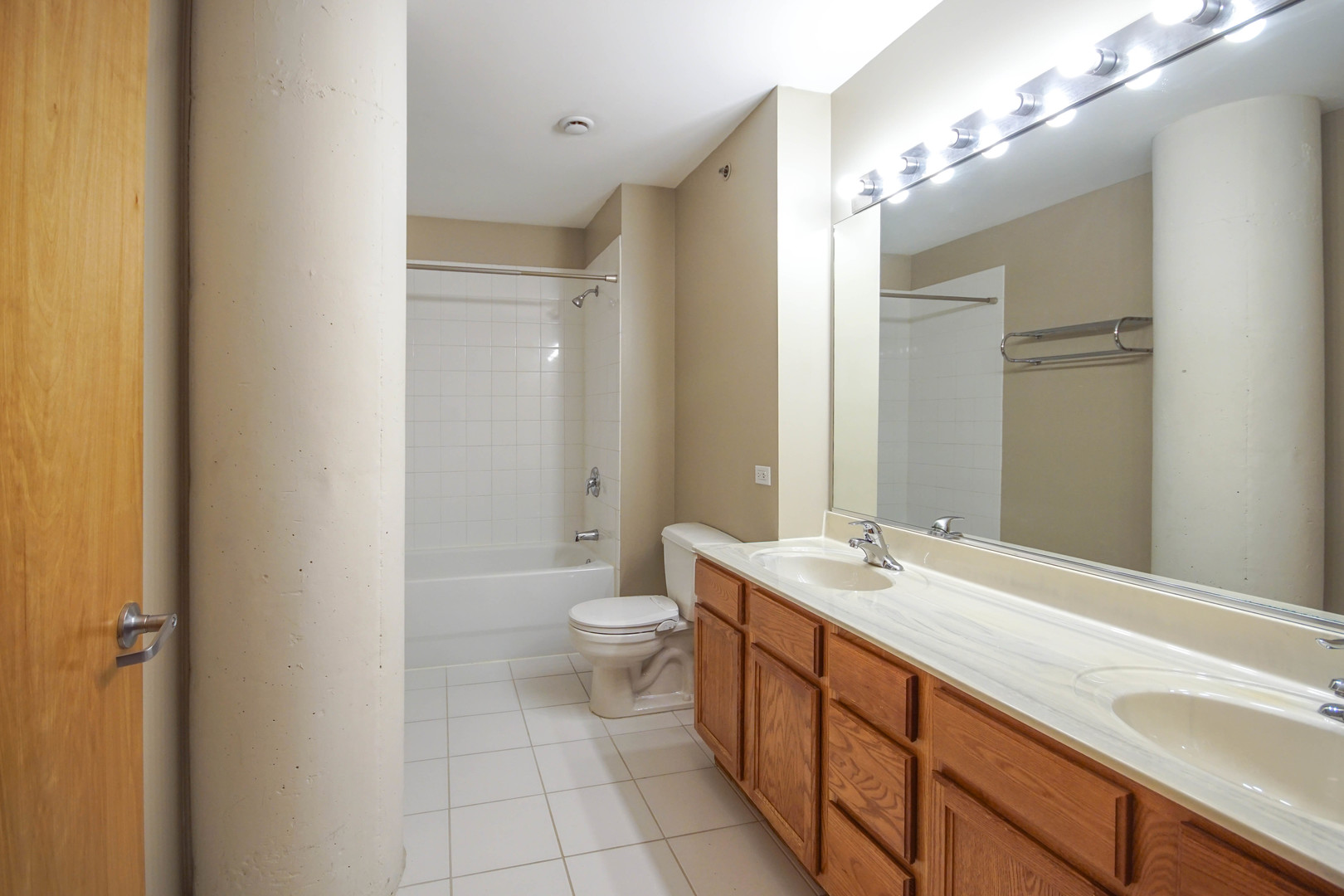 1224 W Van Buren Street 517 Property Photo 6