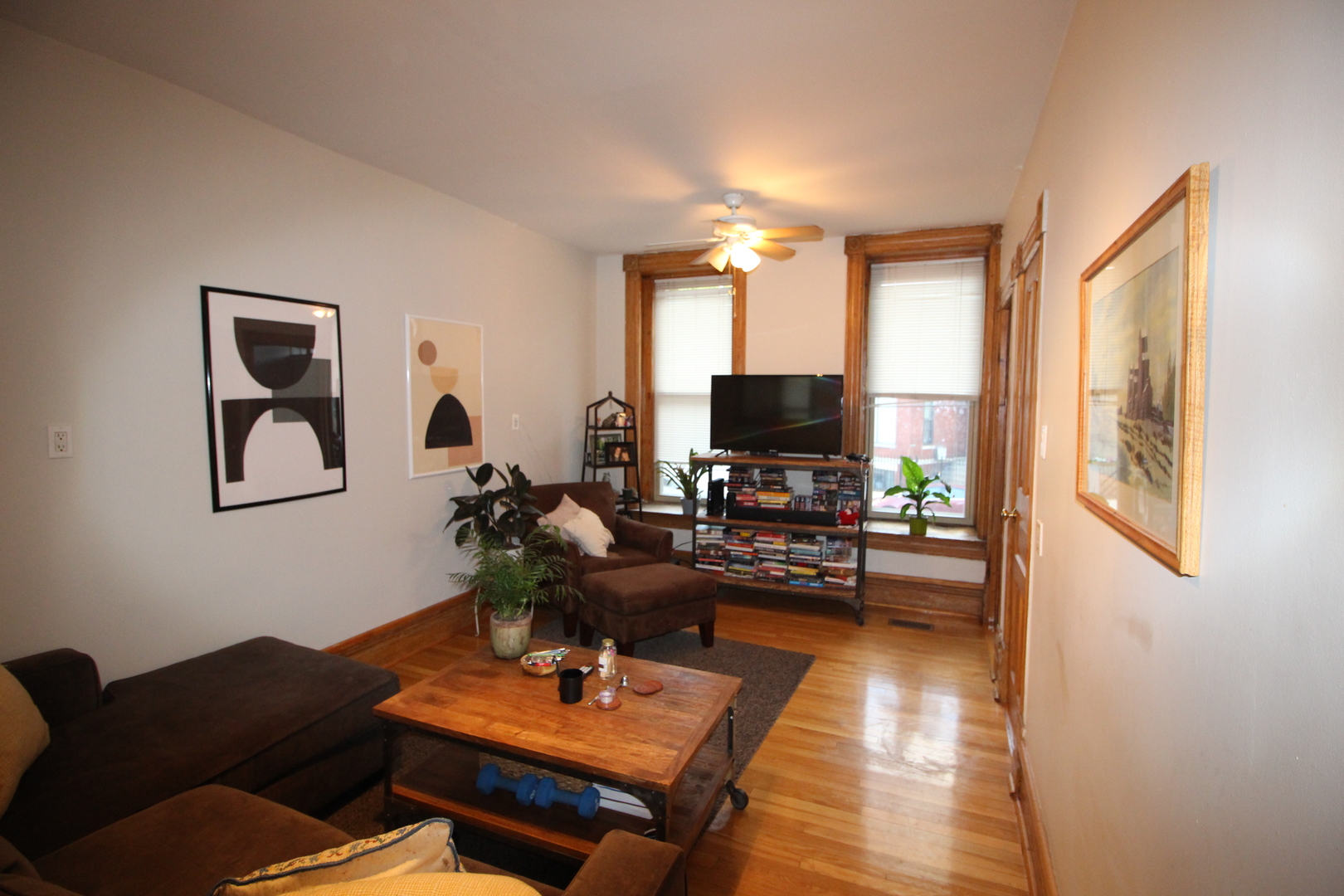 1736 W Beach Avenue Property Photo 3