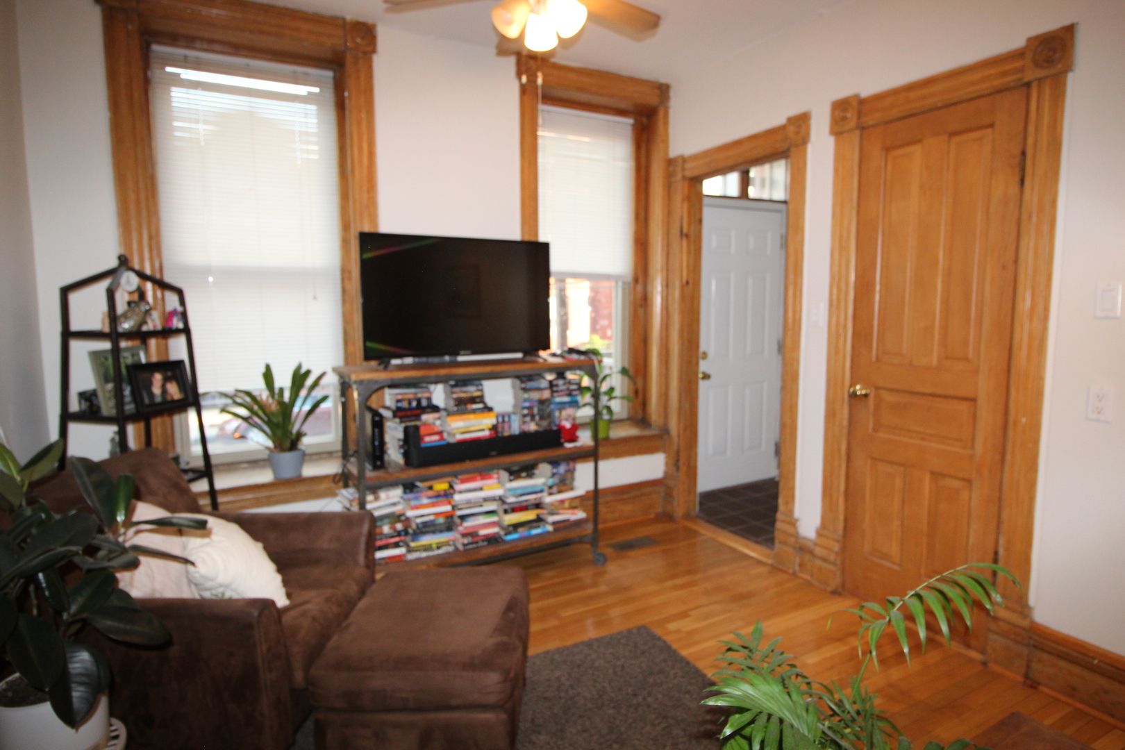 1736 W Beach Avenue Property Photo 5