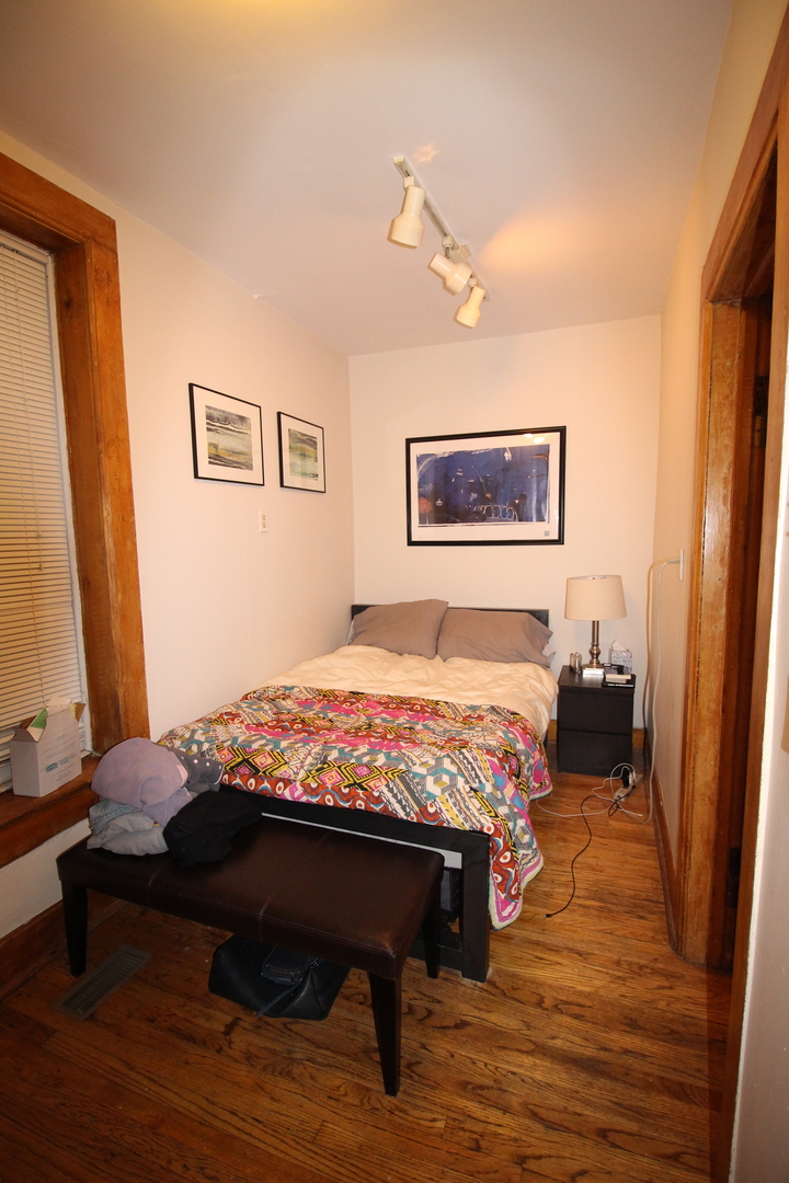 1736 W Beach Avenue Property Photo 8
